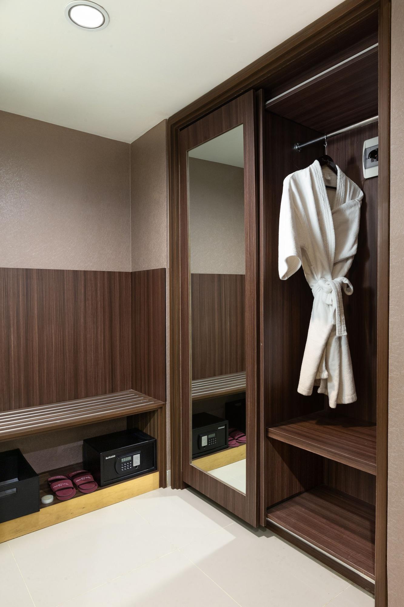 The Alana Hotel & Conference Center Malioboro Yogyakarta By Aston Exterior photo