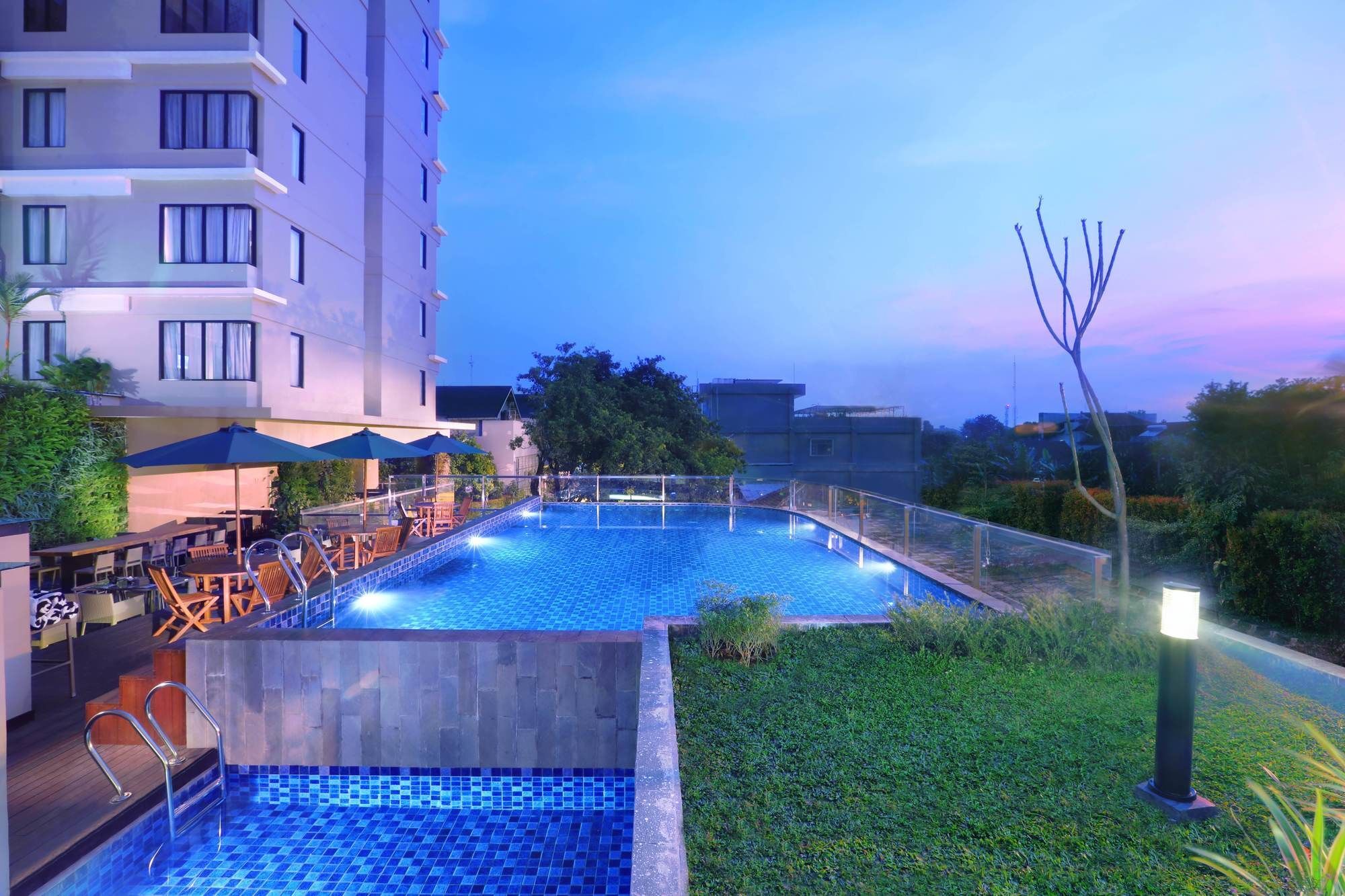 The Alana Hotel & Conference Center Malioboro Yogyakarta By Aston Exterior photo